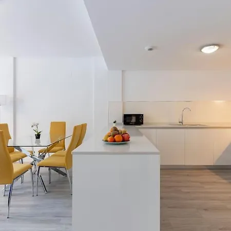 Beautiful Family In Rdr450 Apartment *